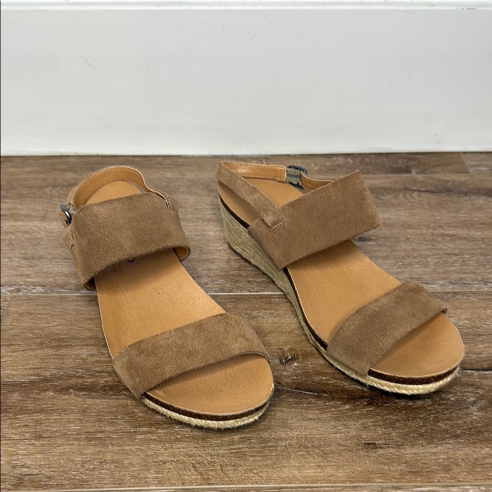 Lucky Brand Tan Suede Wedge Sandals